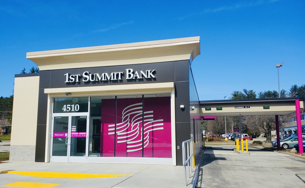 Exterior of the Murrysville, PA community office of 1ST SUMMIT BANK 