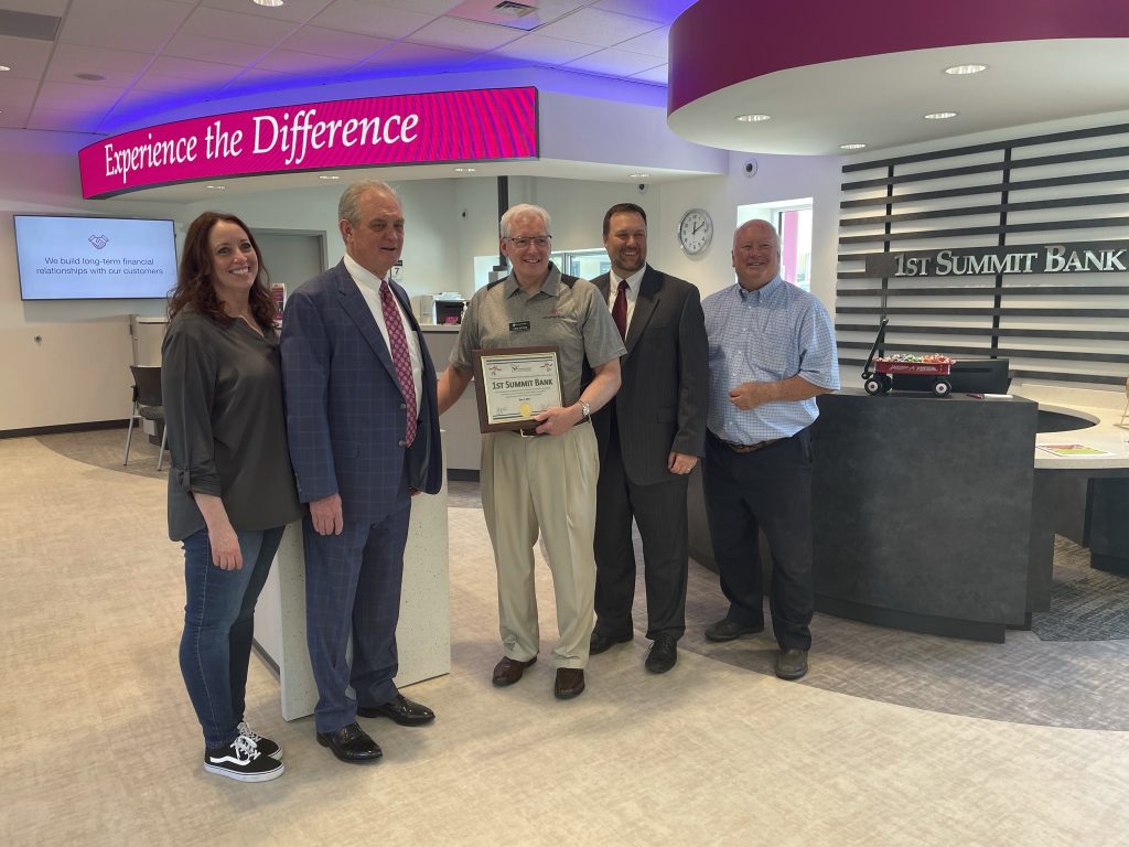 1ST SUMMIT BANK employees and the mayor and chamber members in the lobby of the Murrysville, PA community office for the grand opening event